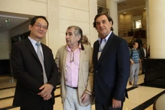 Đại sứ Nguyễn Đình Thao trao đổi với các doanh nghiệp Argentina. (Ảnh: Diệu Hương/Vietnam+)