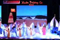 Một tiết mục múa hát trong chương trình nghệ thuật Xuân Trường Sa 2016. (Ảnh: Phương Hoa/TTXVN)