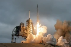 Tàu Dragon được tên lửa đẩy Falcon 9 đưa vào vũ trụ từ căn cứ không quân Cape Canaveral, bang Florida, Mỹ. (Nguồn: EPA/TTXVN)