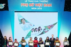 Trao Giải thưởng Phụ nữ Việt Nam cho 5 tập thể và 10 cá nhân