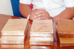 Bắt 2 đối tượng vận chuyển trái phép gần 1,4kg heroin