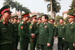 Bộ trưởng Quốc phòng động viên quân nhân sắp xuất ngũ 