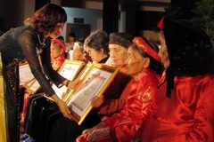 Phong tặng và truy tặng danh hiệu Bà mẹ Việt Nam anh hùng