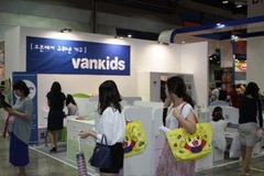 Trưng bày nội thất VanKids tiêu chuẩn châu Âu tại hội chợ Educare
