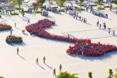 1.000 thanh niên ở Bạc Liêu xếp hình bản đồ Việt Nam