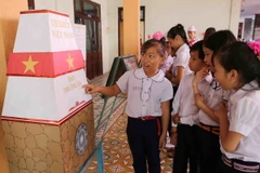 Thiếu nhi tỉnh Đắk Lắk thi vẽ tranh về biển, đảo quê hương 