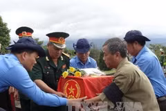 Truy điệu, an táng hài cốt liệt sỹ Việt Nam hy sinh ở Lào