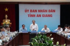 Bộ trưởng Hoàng Tuấn Anh làm việc với tỉnh An Giang. (Ảnh: Công Mạo/TTXVN)