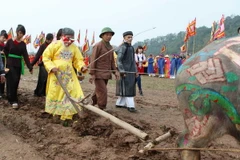 Đông đảo người dân dự lễ hội Tịch điền - Đọi Sơn