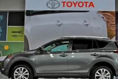 Tesla sẽ ngừng cung cấp pin cho mẫu Toyota RAV4