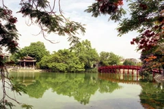 Sớm tháo dỡ linh vật không phù hợp ra khỏi các di tích ở Hà Nội