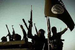 IS chiếm một phần căn cứ không quân chính ở miền Đông Syria
