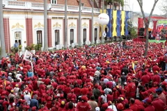 Hàng trăm người tuần hành ủng hộ chính phủ Venezuela