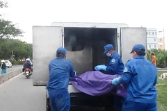 Phát hiện xác một phụ nữ dưới kênh ven đại lộ Nguyễn Văn Linh