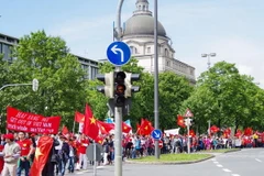 Người Việt tại Đức tiếp tục biểu tình phản đối Trung Quốc