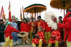 "Trục xuất" đồ cung tiến chưa xin phép khỏi đền Phù Đổng