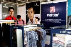 Khai mạc Hội chợ thương mại Việt Nam-Lào năm 2014 