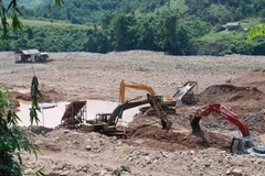 Hà Tĩnh: Bắt giữ 10 đối tượng khai thác vàng trái phép