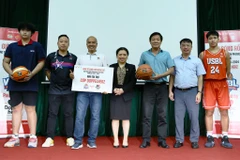 Ban tổ chức công bố Giải Bóng rổ Báo Thiếu niên Tiền phong và Nhi đồng (VSBL) năm học 2023-2024 Cúp Doppelherz. (Ảnh: Vietnam+)