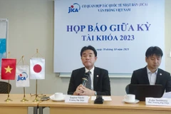 Trưởng Đại diện JICA Việt Nam Sugano Yuichi (trái) khẳng định JICA sẽ tiếp tục hỗ trợ Việt Nam phát triển cơ sở hạ tầng chất lượng cao. (Ảnh: Việt Anh/Vietnam+)