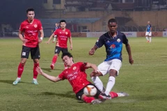 [Photo] VAR vào cuộc, Công an Hà Nội chia điểm trên sân nhà 