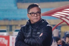 Huấn luyện viên Lê Huỳnh Đức đánh giá mặt sân trơn tại Hàng Đẫy khiến Bình Dương phải nhận thất bại trước Công an Hà Nội. (Ảnh: Việt Anh/Vietnam+)