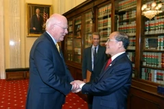 Chủ tịch Quốc hội Nguyễn Sinh Hùng gặp Ngài Patrick Leahy, Chủ tịch Thường trực Thượng viện Hoa Kỳ. (Ảnh: Nhan Sáng/TTXVN)