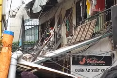 Hiện trường xung quanh khu vực nhà cổ sập. (Ảnh: PV/Vietnam+)