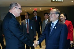 Chủ tịch Quốc hội Nguyễn Sinh Hùng tiếp Chủ tịch Quốc hội Thuỵ Điển Urban Ahlin. (Ảnh: Nhan Sáng/TTXVN)