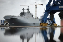 Tàu Mistral ngoài khơi Saint-Nazaire, tây bắc nước Pháp ngày 9/5/2014. (Nguồn: AFP/TTXVN)