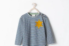 Zara phải xin lỗi vì áo trẻ em gợi nhớ đến nạn nhân phátxít