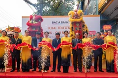 Nghi lễ cắt băng khai trương BAC A BANK Chi nhánh Phú Thọ. (Ảnh: Vietnam+)