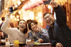 Chia sẻ khoảnh khắc ăn uống cùng thẻ OCB nhận hoàn tiền 25% đến 500.000 đồng. (Ảnh: Vietnam+)
