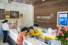 Giao dịch tại BAC A BANK. (Ảnh: Vietnam+)