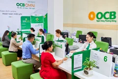 Giao dịch tại OCB. (Ảnh: Vietnam+)