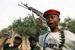 Lính trẻ em ở châu Phi. (Ảnh: voiceofnigeria.org)