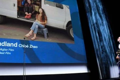 Khoảnh khắc bộ phim "Nomadland" được xướng tên. (Ảnh: Tellereport)