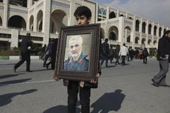 Người dân Iran tưởng niệm Tướng Qasem Soleimani. (Nguồn: Al Jazeera)