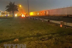 Xe ôtô bốc cháy sau vụ không kích do Mỹ tiến hành tại sân bay quốc tế thủ đô Baghdad, Iraq, ngày 3/1/2020. (Nguồn: AFP/TTXVN)