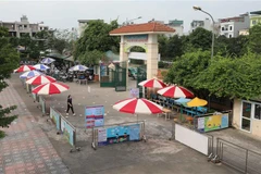 Phương án phân luồng học sinh trong giờ đến và ra về được chuẩn bị kỹ lưỡng. (Ảnh: Thanh Tùng/TTXVN)