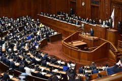 Toàn cảnh phiên họp Quốc hội Nhật Bản ở Tokyo ngày 26/10/2020. (Ảnh: AFP/TTXVN)