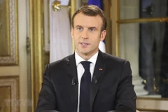 Tổng thống Pháp Emmanuel Macron gửi lời chúc mừng tới ông Biden. (Ảnh: AFP/TTXVN)