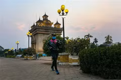 Người dân Lào trong dịch COVID-19. (Ảnh: Time)