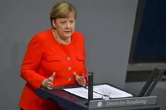 Thủ tướng Đức Angela Merkel phát biểu trong cuộc họp Hạ viện Đức ở Berlin. (Ảnh: AFP/TTXVN)