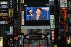 Kinh tế Nhật Bản đứng trước tương lai bấp bênh sau khi Thủ tướng Shinzo Abe từ chức. (Ảnh: Bloomberg)