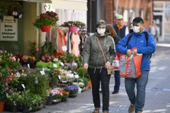 Người dân Đức trong dịch COVID-19. (Ảnh: Independent)