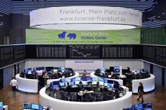 Giao dịch viên tại Sàn giao dịch chứng khoán Frankfurt, Đức. (Nguồn: THX/TTXVN)