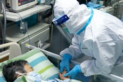 Một bệnh nhân mắc virus SARS-CoV-2 tại Trung Quốc. (Ảnh: Anadolu)