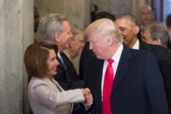 Tổng thống Mỹ Donald Trump và Chủ tịch Hạ viện Nancy Pelosi. (Ảnh: Bloomberg)
