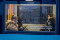 Người dân Đức trong dịch COVID-19. (Ảnh: AP)